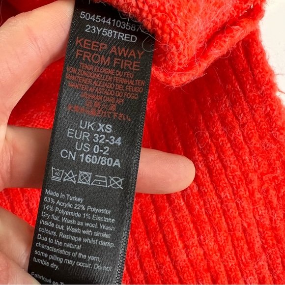 Topshop Red Oversize Cozy Long Sleeve V Neck Stretch
Pullover Sweater - Picture 12 of 13